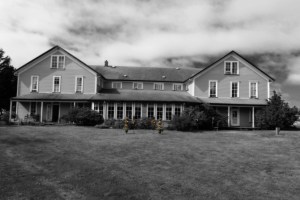 Creepy black and white photo of the haunted Tokeland Hotel.